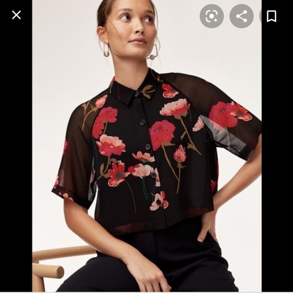 Aritzia Tops - Aritzia henrietta cropped floral sz small